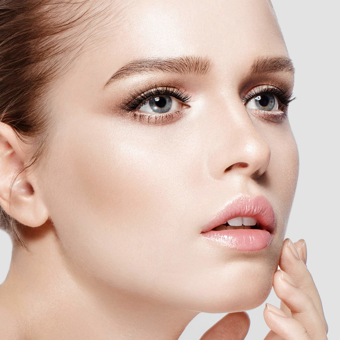 Pestañas KISS Shy aplicadas - Look natural y elegante para uso diario