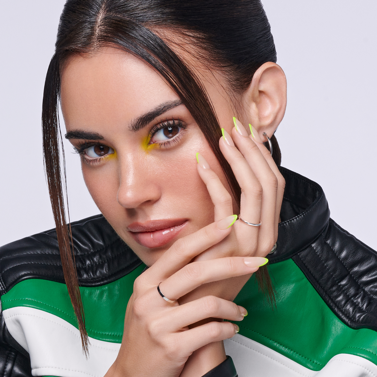 KISS Salon Acrylic Uñas Punta Francesa Amarillo Neón Almond - Hype