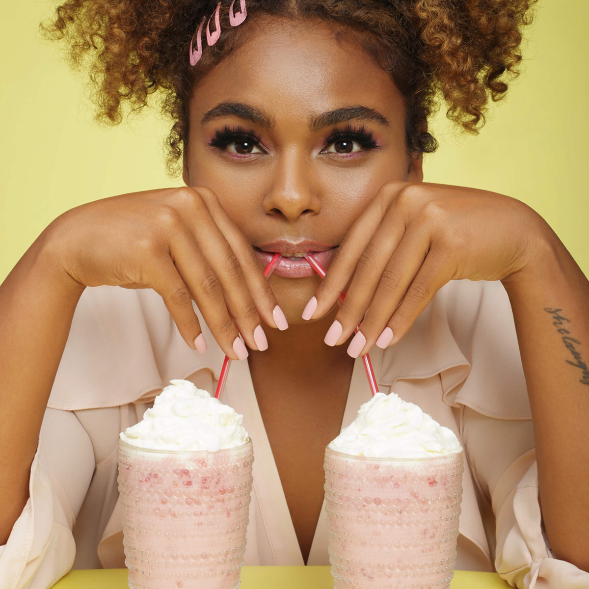 KISS Uñas Postizas Gel Rosa Cortas - Ribbons