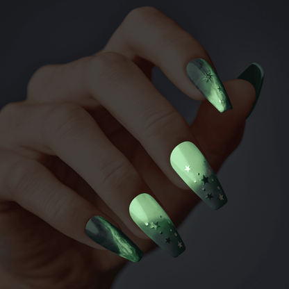 KISS Voguish Fantasy Halloween Clowning - Uñas Coffin Magnéticas Brillan en la Oscuridad